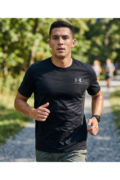 Under Armour تي شيرت كاجوال للرجال من Ua M Sportstyle Lc Ss باللون الأسود