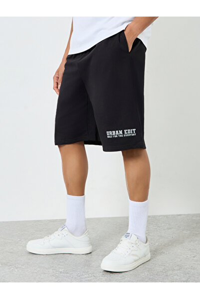 Styli Men Black Placement Print Oversized Shorts