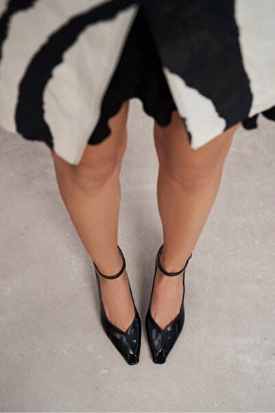 NİŞANTAŞI SHOES Rhea Black Rustic Pattern Ankle-Tied Open Front Pointed Toe W...