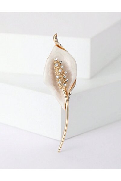 The Casius. Cala Lily Flower Brooch