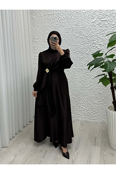 Queyla ZEHRA BROŞLU SATEN ELBİSE