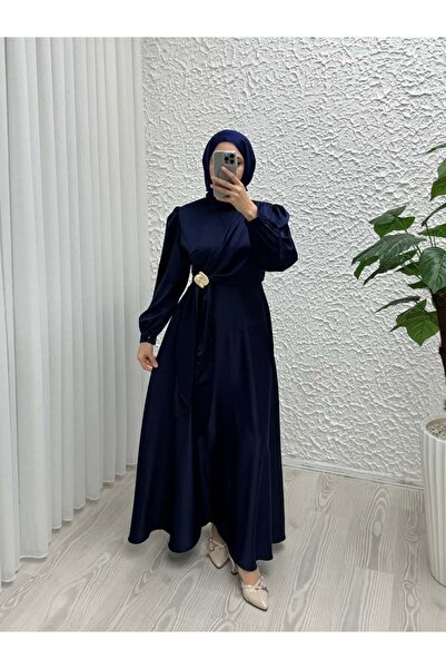 Queyla ZEHRA BROŞLU SATEN ELBİSE