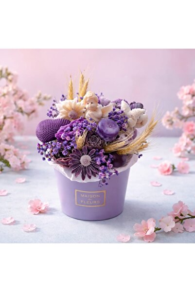 victiny Floral arrangement made of soy wax flowers, natural dried flowers and...