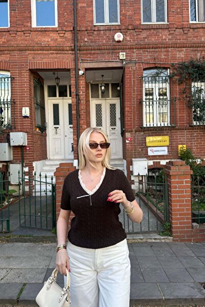 lizge giyim V-Neck Lace Detail Tricot Sweater