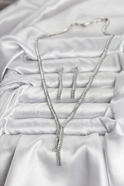 cleovibe طقم أقراط بقلادة من الزركون الفضي اللون مرصّع بالأحجار