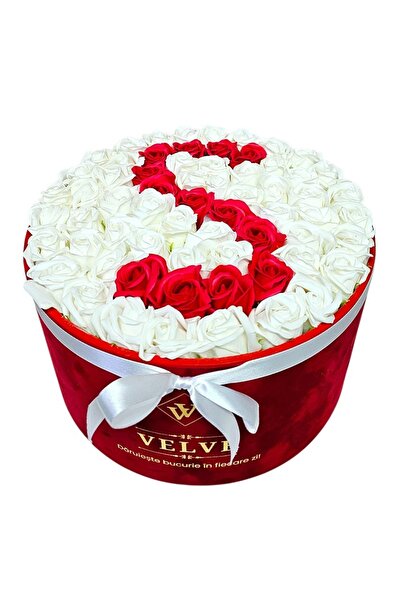 velve Aranjament floral litera S cu 55 trandafiri de sapun in cutie rotunda c...
