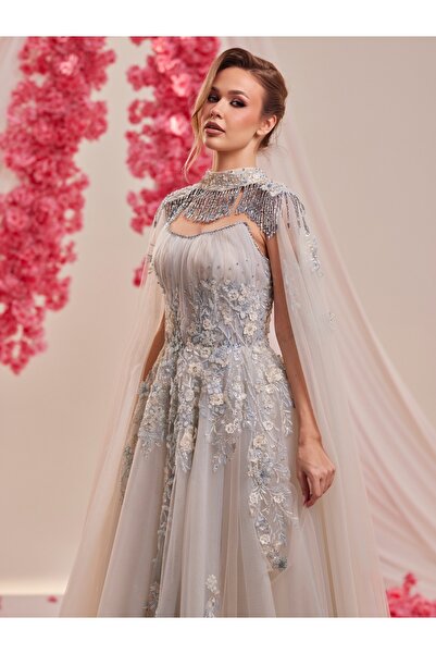 LADYGRACE KADIN ABİYE ÇİÇEK APLİKE VE YAKA PELERİN DETAYLI TÜL ELBİSE