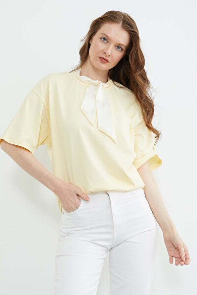 Fulla Moda Tricou cu guler rotund și detaliu eșarfă