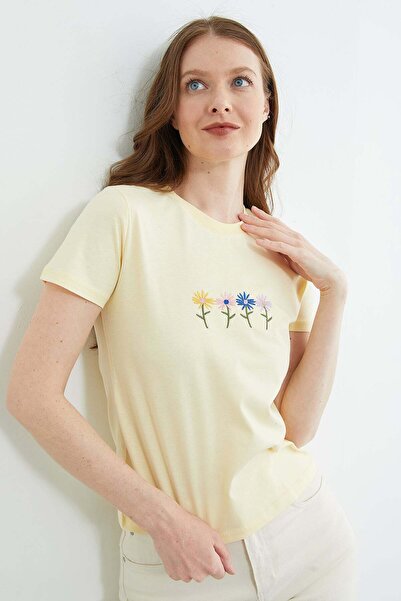 Fulla Moda Tricou guler rotund cu broderie florală