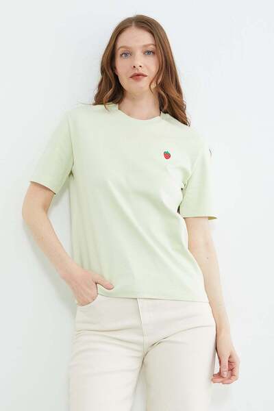 Fulla Moda Tricou guler rotund cu broderie căpșuni