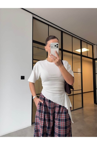 BB Bensu Buyruk ΜΠΛΟΥΖΑΚΙ ΜΕ ΑΣΥΜΜΕΤΡΗ ΚΟΠΗ ΣΤΟ ΠΛΑΪΝΟ Με σούρες ΕΚΡΟΥ