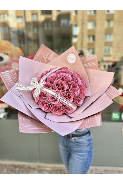 Buchetezie Women's Pink Glitter Gift Bouquet with Roses made of crepe material