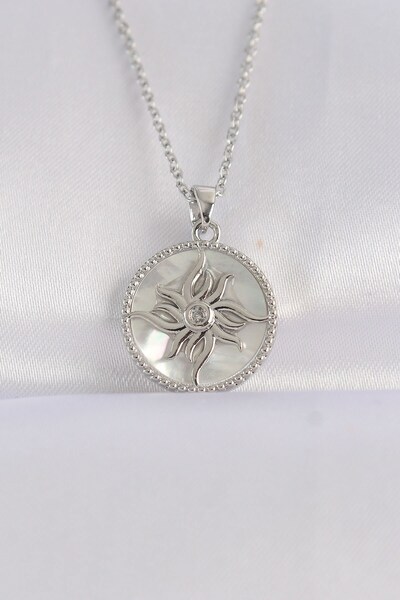 Inure Jewelry قلادة شمسية بتصميم بيضاوي من الفولاذ 316L باللون الفضي