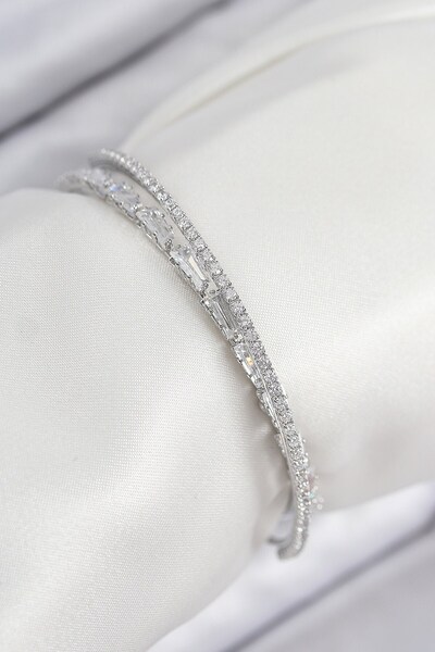 Inure Jewelry سوار نسائي من النحاس مرصع بحجر الزركون على شكل ممر مائي باللون ...