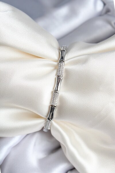 Inure Jewelry سوار نسائي من نحاس عظمي موديل حجر الزركون فضي اللون