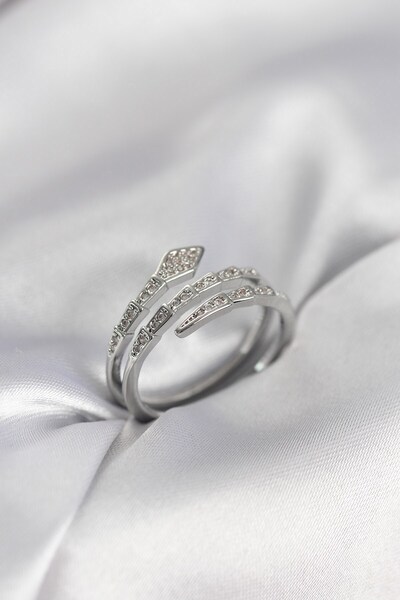 Inure Jewelry خاتم نسائي موديل ثعبان فضي اللون مرصع بحجر الزركون