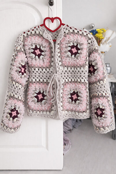 El Yapımı Granny Square Hırka – Özel Tasarım Tığ İşi Kadın Hırka