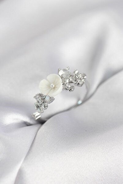 Inure Jewelry خاتم نسائي من النحاس الفضي اللون مزين بحجر الزركون على شكل زهرة