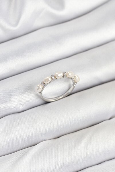 Inure Jewelry خاتم نسائي من النحاس الفضي اللون مع لؤلؤ متسلسل