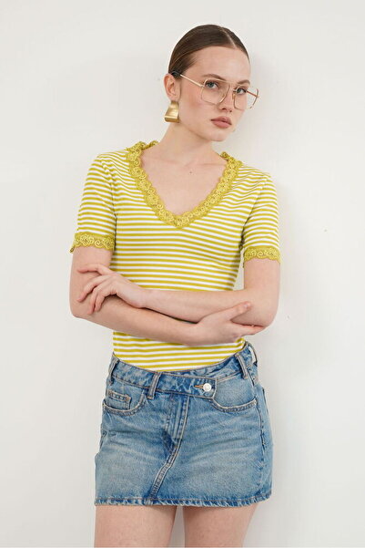 Lady Pixie Striped T-Shirt with V-Neck and Gepure Detail at the Neckline and ...