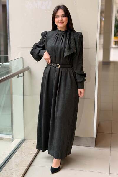 Nuss Fular Yaka Omuz Düğme Detaylı Kemerli Elbise