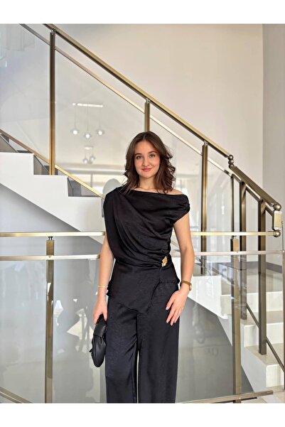 Sude Kızanlıklı Buckle Detail Asymmetrical Satin Set