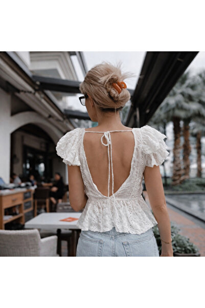 YOU Beyaz Fisto Detaylı Sırt Dekolteli Bluz