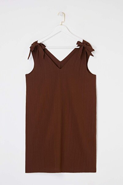 Trendyol Curve Îmbrăcăminte de plajă Detaliu fundă maro Rochie din țesătură C...