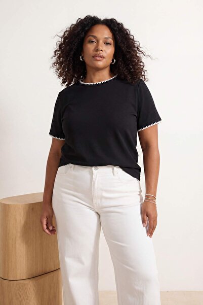 Trendyol Curve Μαύρο 100% βαμβακερό μπλουζάκι με λεπτομέρεια ραφής σε αντίθεσ...