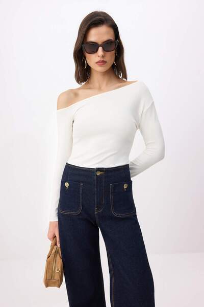 Trendyol Collection Ecru Fitted/Asymmetrical Collar Long Sleeve Cotton Rib Kn...