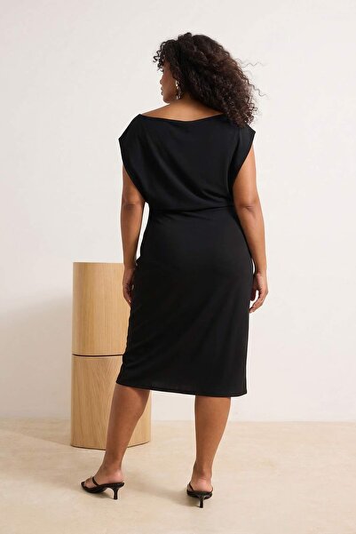 Trendyol Curve Rochie neagră midi tricotată cu detalii drapate/încrețite, măr...