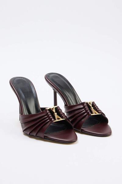 TRENDYOL SHOES حذاء نسائي كلاسيكي بكعب عالي من بوردو بريميوم