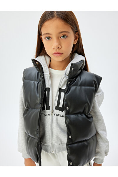 Koton Pufferweste in Lederoptik, Stehkragen mit Druckknopfverschluss, wasserd...