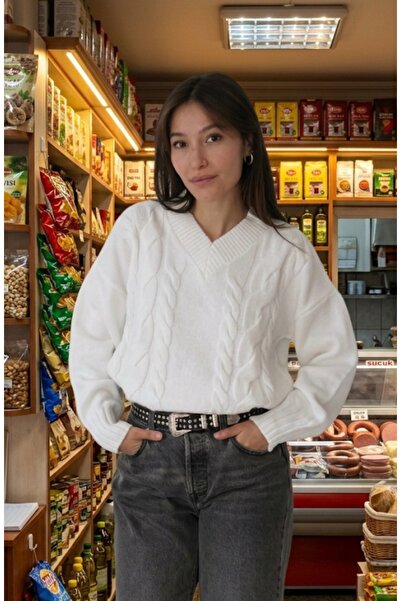 Butik Una Fiaba-White Women's V-Neck Soft Textured Hair Knit Sweater