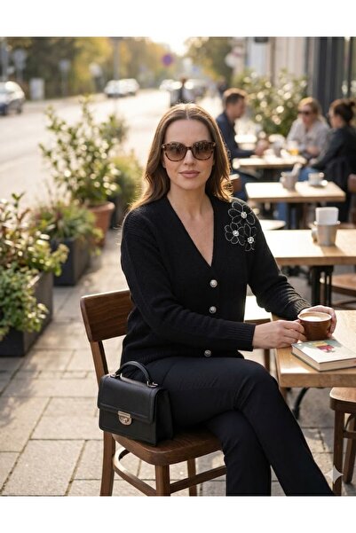 URUMDAY Women's V-Neck Embroidered Buttoned Knitwear Cardigan