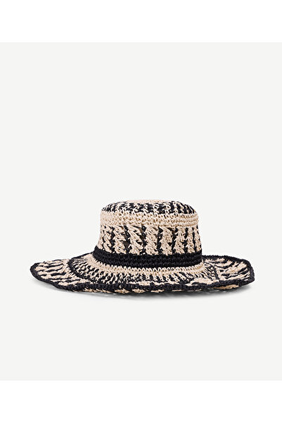 Yargıcı قبعة من القش مع تفاصيل محبوكة