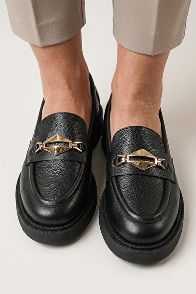 GRADA Γνήσια εμπριμέ μαύρα δερμάτινα γυναικεία παπούτσια loafer με χρυσή μετα...