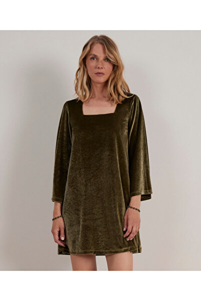 Yargıcı Kare Yaka Elbise