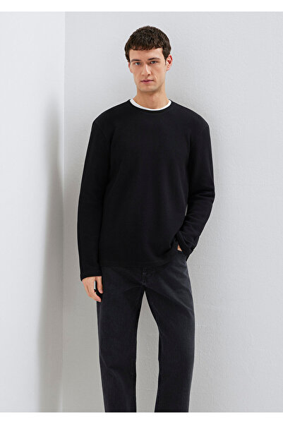 Mavi Langärmliges schwarzes Basic-T-Shirt mit normaler Passform 0611925 -900