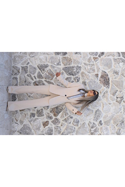 bytugcekaya Μπεζ κοστούμι με σακάκι με γιακά, μανίκια και κουμπιά