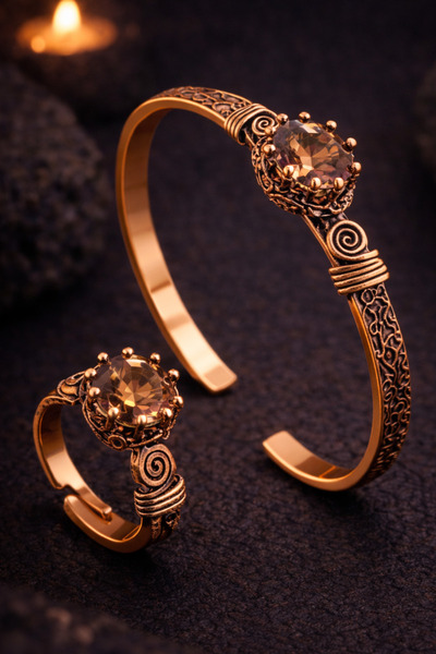 İyyaKee طقم خواتم وأساور نحاسية للنساء مع حجر الزولتانيت