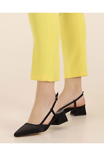 KOCAMANLAR ميهتاب أركاسي أوبن تفاصيل فيونكة كلاسيك للنساء حذاء بكعب أسود-ساتان