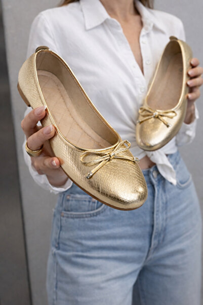 FootFrenzy حذاء باليه نسائي مريح للاستخدام اليومي من لوسى، موديل ذهبي مزخرف