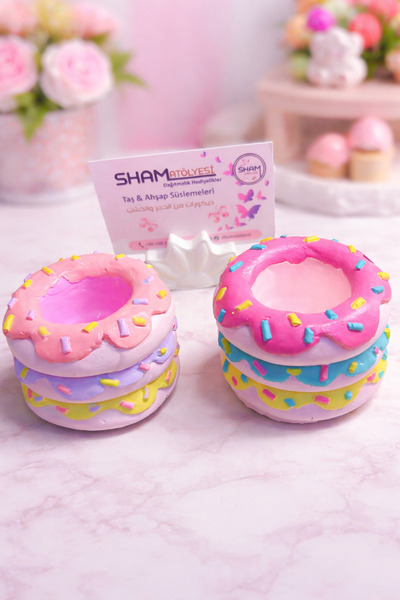 shamatolyesi Donut 2parça 4cm Kahvenin yanındaki süslemeler