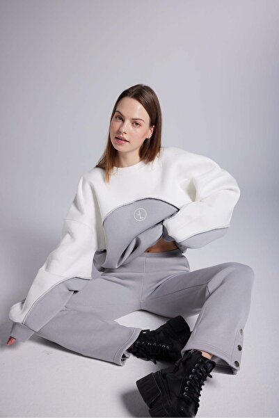 HOLLY LOLLY مبطن بالصوف سويت شيرت نولا كبير الحجم بشعار من القماش المكون من 3...