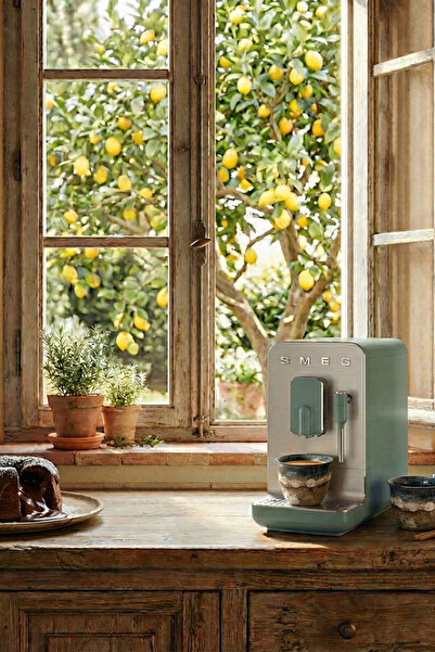 SMEG 50's Style Zümrüt Yeşili Espresso Otomatik Kahve Makinesi Bcc02egmeu