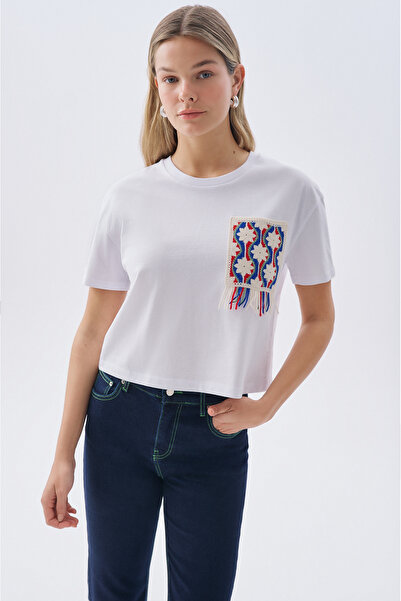 Mudo Embroidered Detail Circular Neck T-Shirt