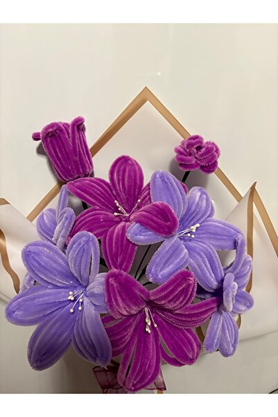 Sevgi burada Sevgililer Günü Hediyen Renk Seçenekli Lilyum Şönil Buket