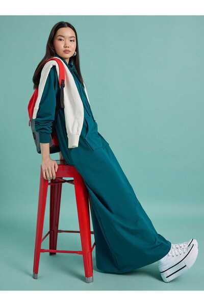 Benin Скромна рокля с качулка и джобове тип кенгуру - тъмно смарагдово зелено -