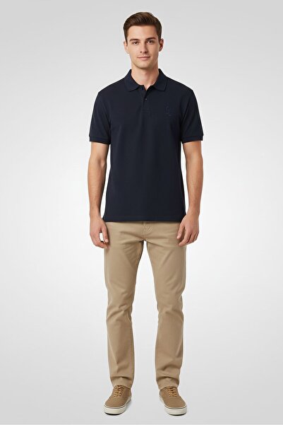 Cavalli Class قميص بولو رجالي بقصّة عادية وأكمام قصيرة ومطرّز بشعار، أزرق داكن